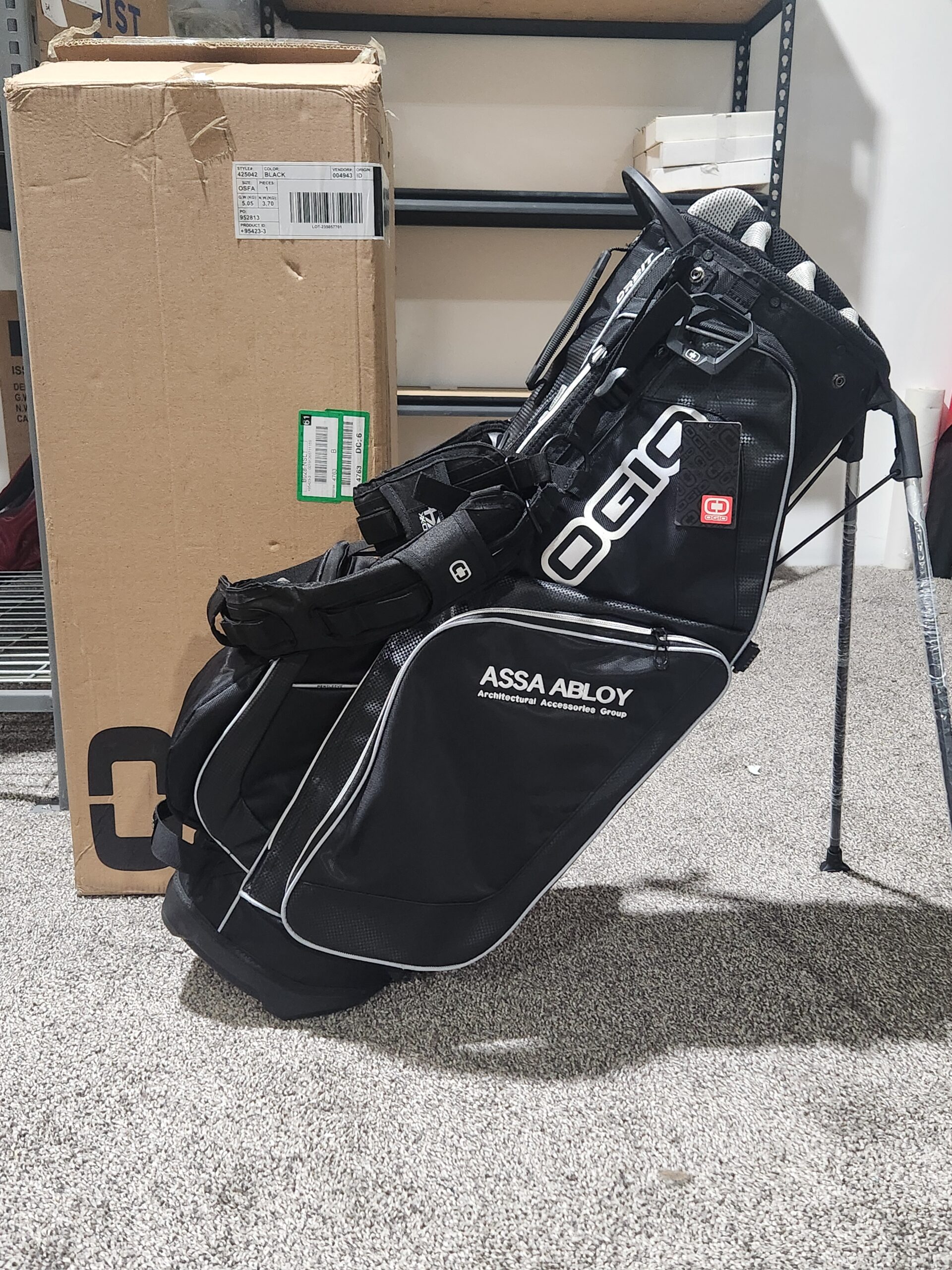 Embroidered golf bag, picked and shipped